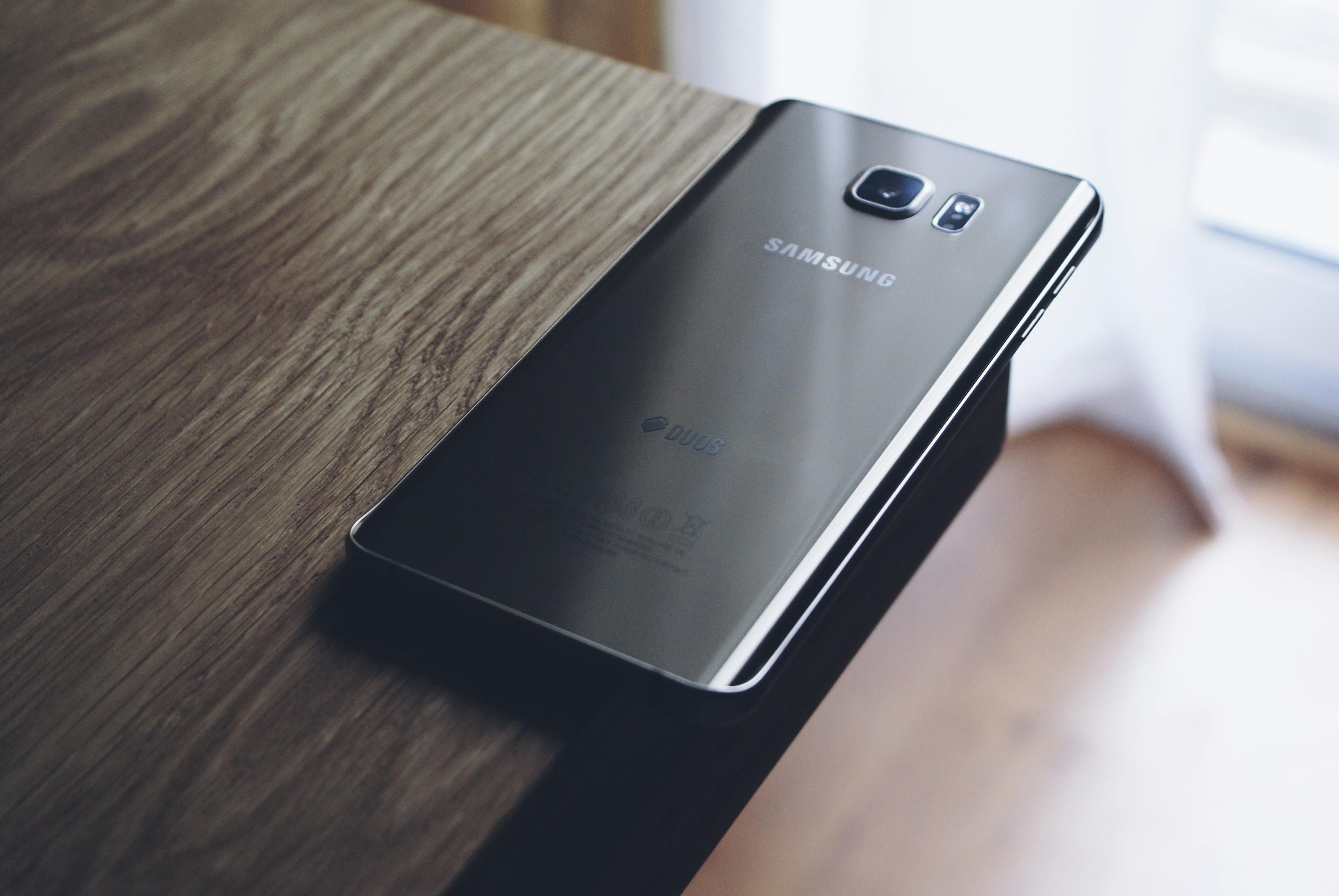 三星Galaxy S6 Edge五月上市，市场期待的新篇章